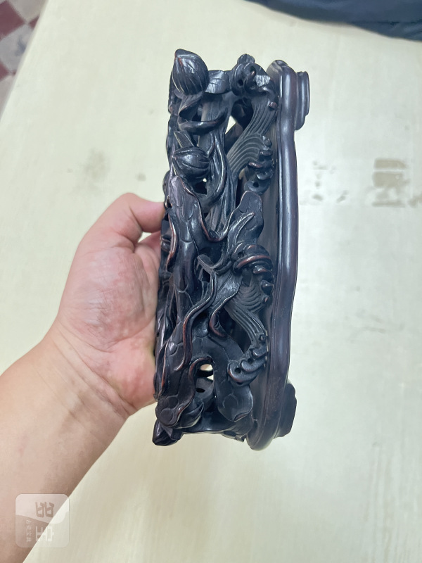 红木透雕莲蓬纹随形器座 - 图4